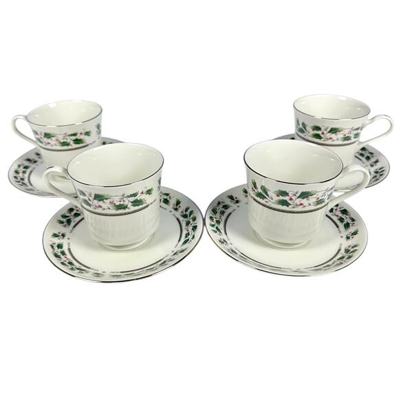 Royal Limited Holly Holiday Footed Cups and Saucers-Set of 4-Excellent! - Picture 3 of 5
